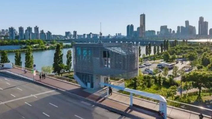 Menginap di Atas Arteri Zaman: Kemewahan Futuristik di Balik Jembatan Bersejarah Korea