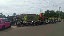 Kelangkaan BBM Sebabkan Antrian Panjang di SPBU Bengkulu Tengah